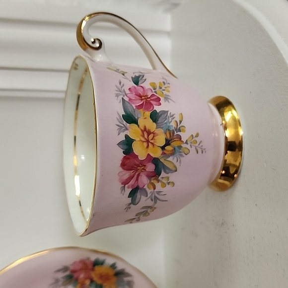 Vintage Windsor Bone China Cup & Saucer Set Pink - Florals 1960's England - Picture 3 of 8